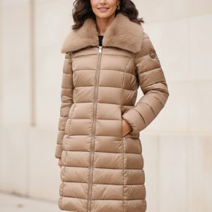 Abrigo acolchado largo premium con cuello textura
