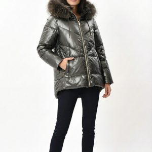Abrigo acolchado metalizado con capucha pelo natural