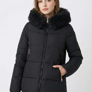 Abrigo corto con capucha y ribete de lana de oveja joven